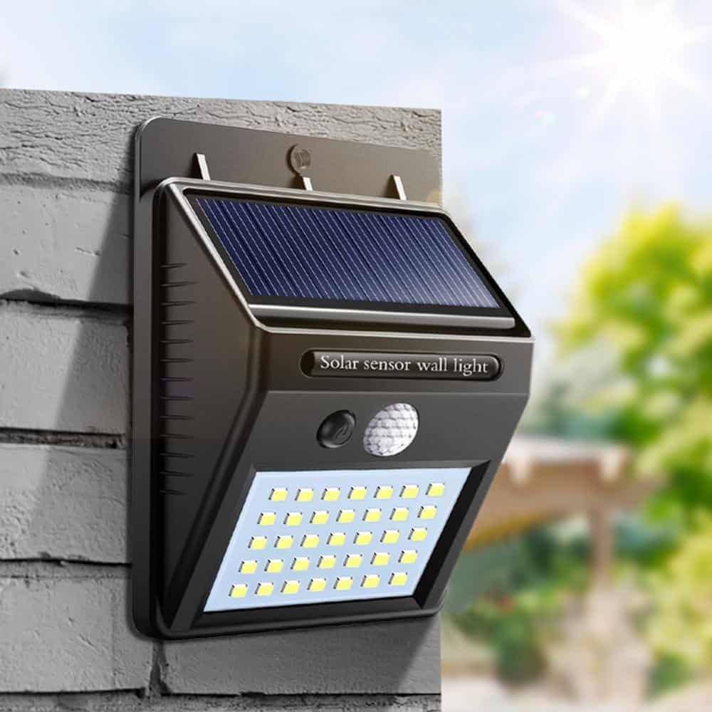 Solar motion sensor light 